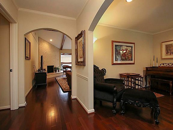 3rd image of 6111 Braesheather Dr