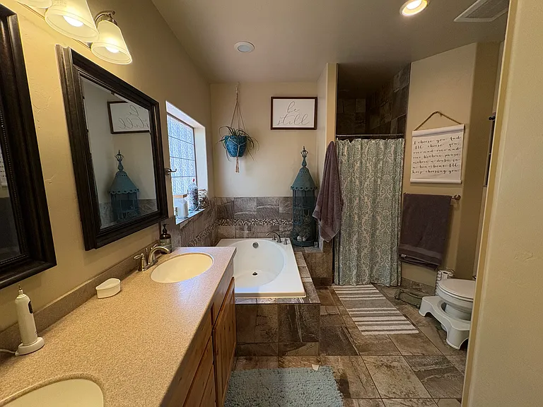 Doc Allen Dr — Photo 15