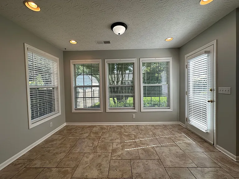 516 Millpond Rd — Photo 22