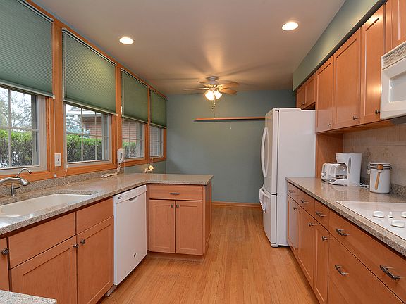 4th image of 357 S Elmwood Ln