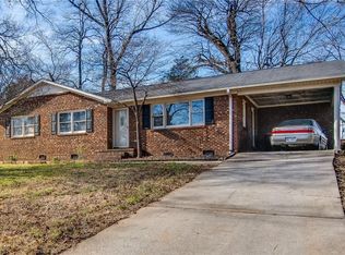 3514 Ravendale Dr, Greensboro, NC 27406