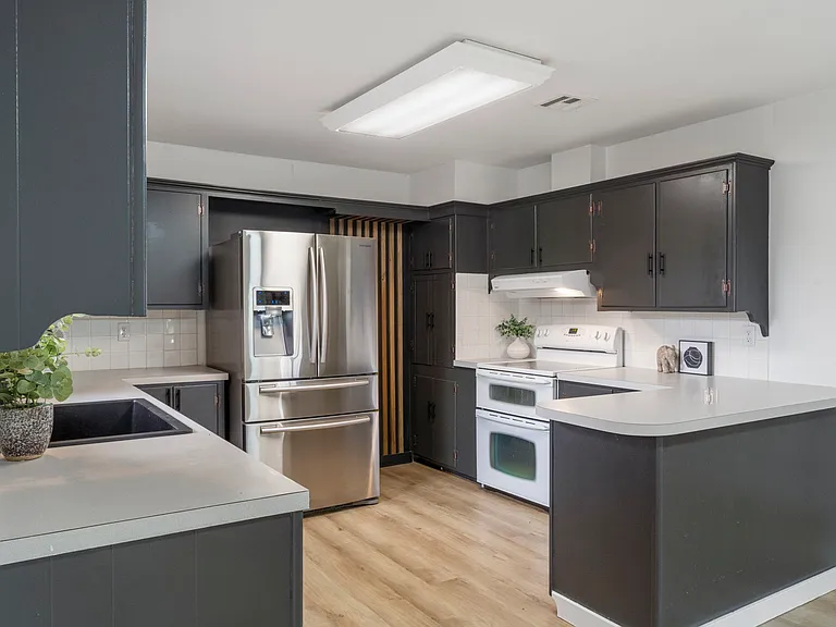 701 NW Ford Ln — Photo 5