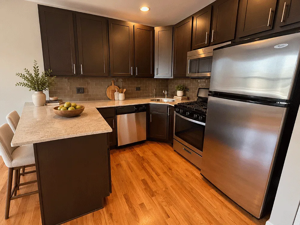 Lincoln Square Commons - 4759 N Maplewood Ave — Photo 3