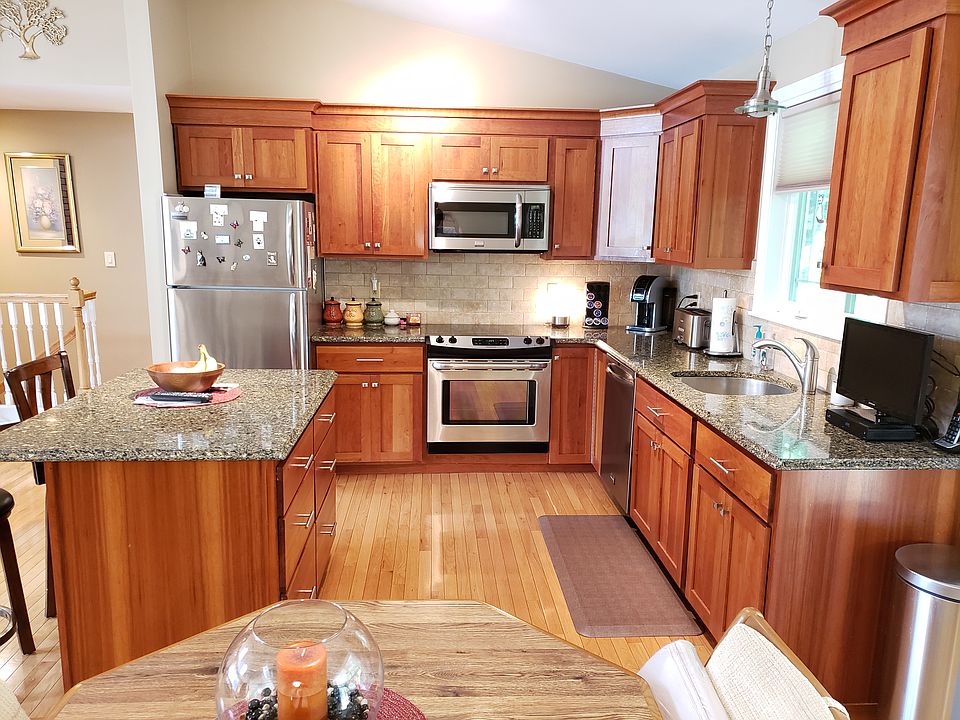 2nd image of 74 Garden Cir