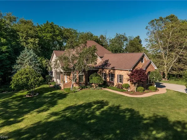 8955 Easton St NE, Louisville, OH 44641