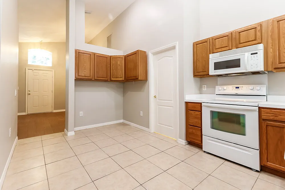 3 bed, 2.0 bath, 1440 sqft, $2,110 — Photo 4