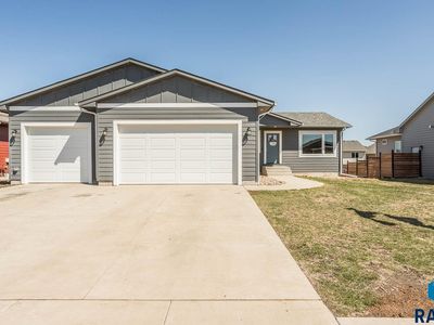 506 Legendary Dr, Harrisburg, SD, 57032
