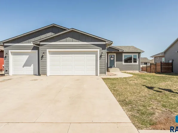 506 Legendary Dr, Harrisburg, SD 57032