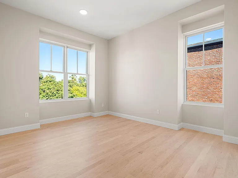 124 Warren St #401 — Photo 14