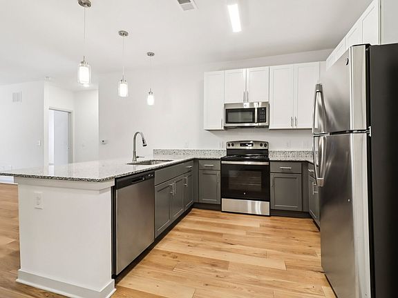 3rd image of 1070 Bolton Rd NW #1302