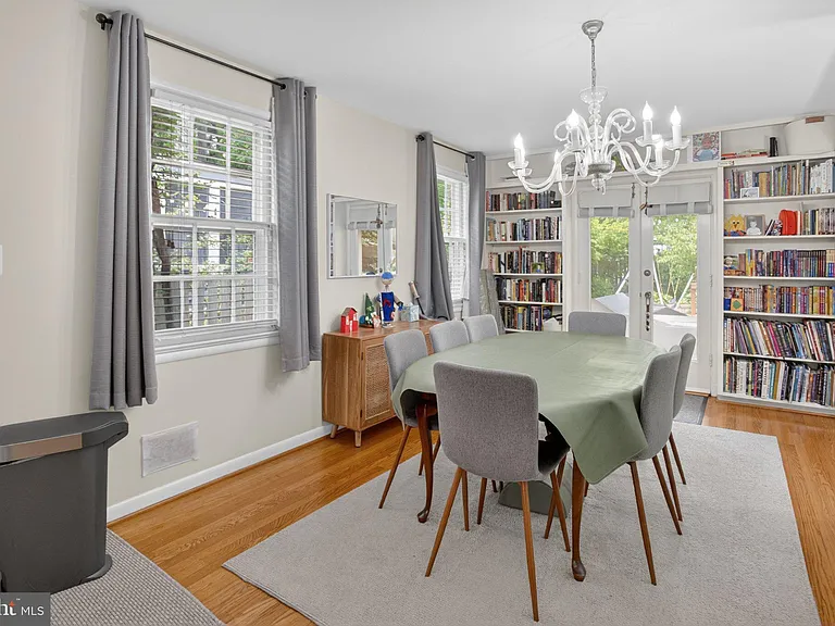 5703 Cromwell Dr — Photo 11