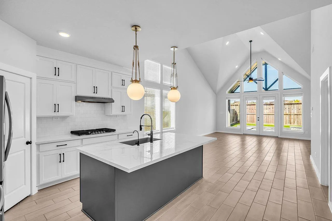 4 bed, 3.0 bath, 2175 sqft, $3,950 — Photo 2