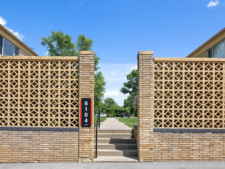 Monon Court, Managed by Buckingham Monon Living — Photo 10