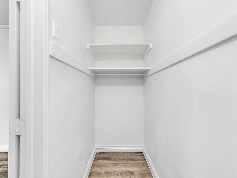 11901 S San Pedro St — Photo 16