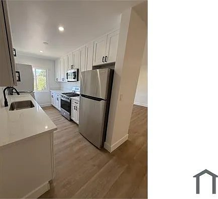14254 Burbank Blvd #8 — Photo 1