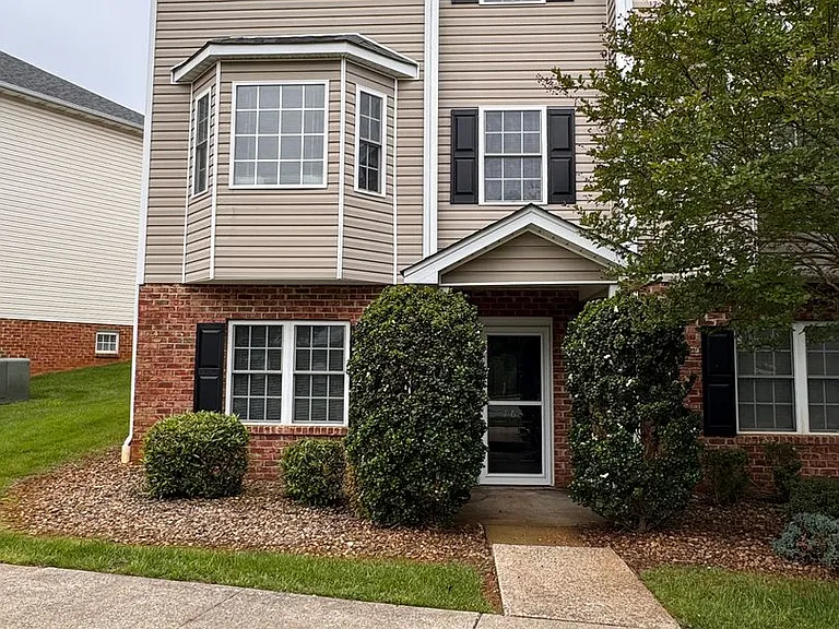 763 Wyndhurst Dr — Photo 1
