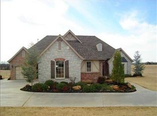 1212 Muirfield Dr, Shawnee, OK 74801