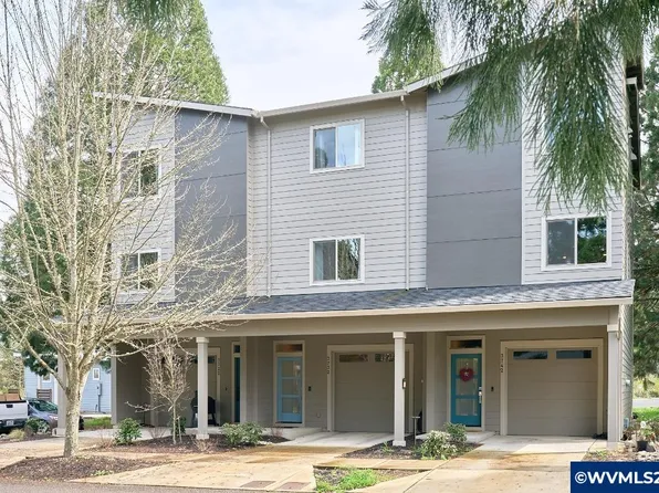 3732 Village Center Dr SE, Salem, OR 97302