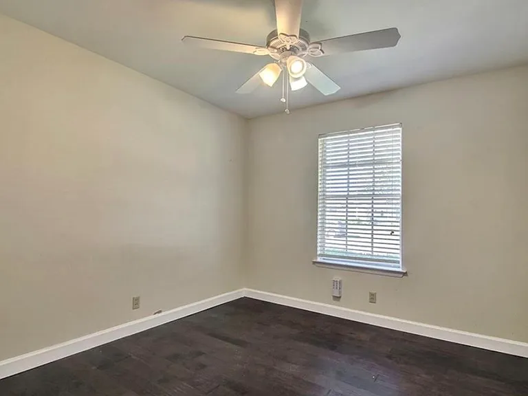 3212 Golfing Green Dr — Photo 18