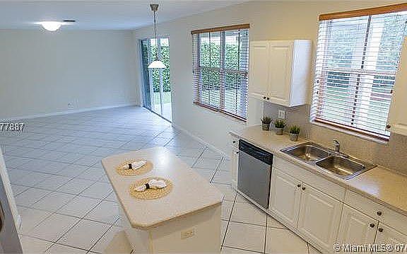 4th image of 870 Nandina Dr