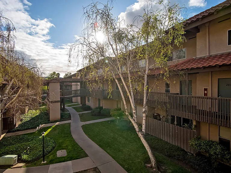 Wilbur Oaks Apartments — Photo 7