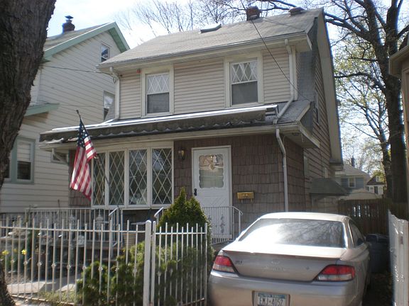 Right Front w/Driveway