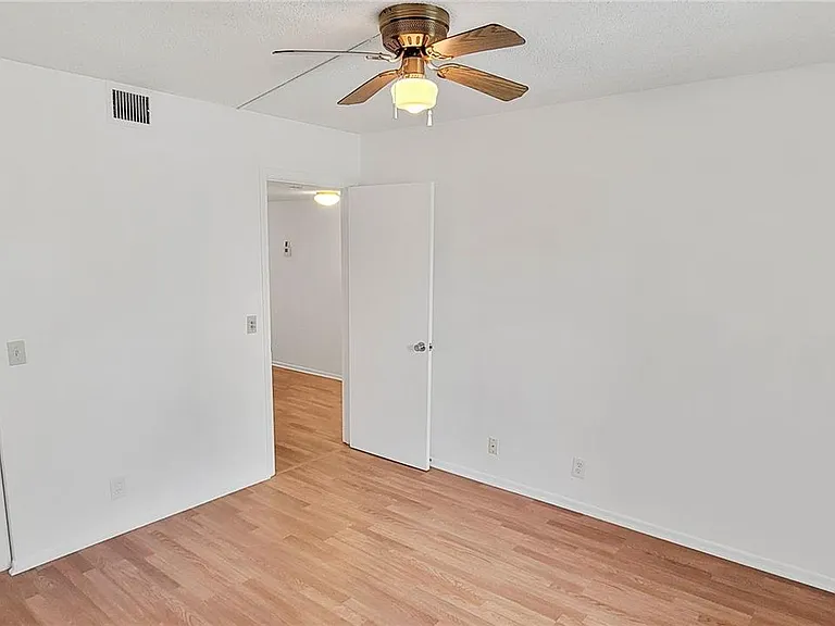 1300 SW 130th Ave #201F — Photo 3