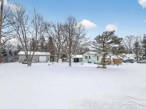 5368 N Center Rd, Saginaw, MI 48604