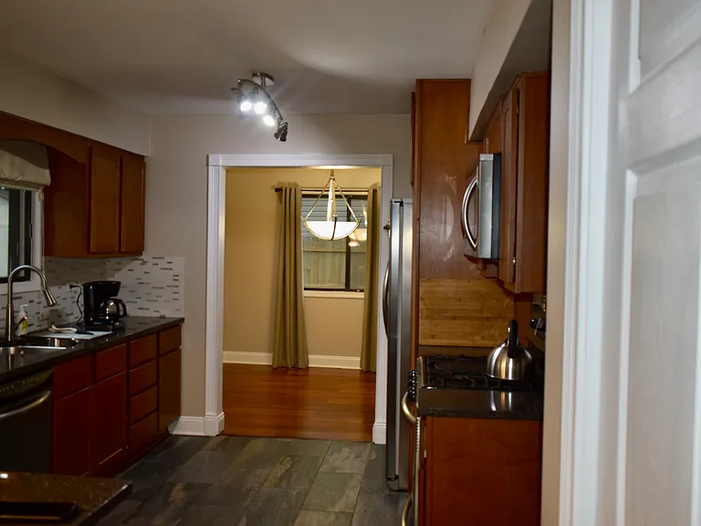 811 Ottawa Ct — Photo 3