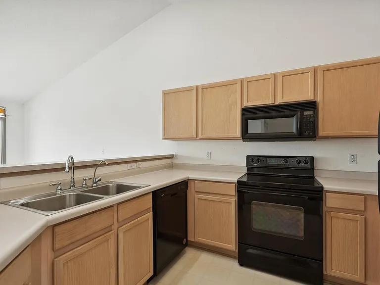 2152 Newbury Ln — Photo 1