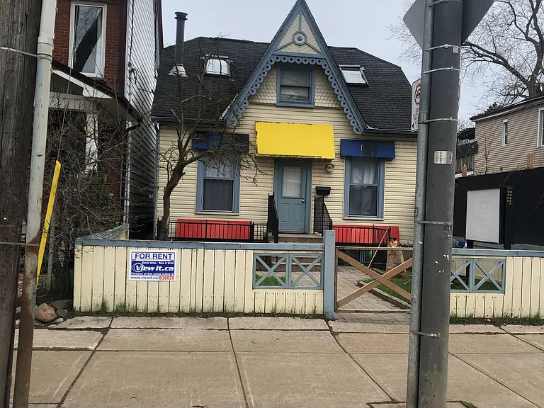 1897 Queen St E — Photo 1