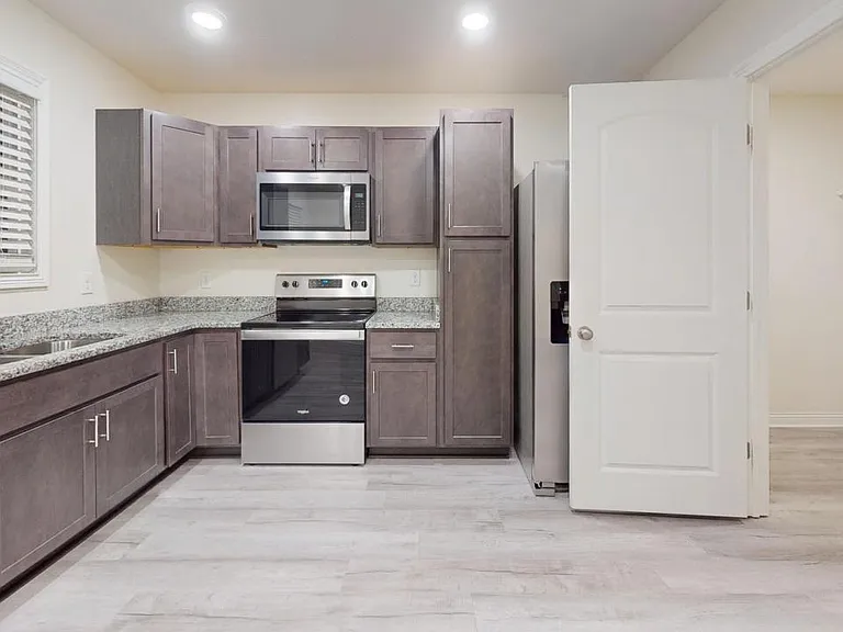 Routt Lake Townhomes — Photo 10