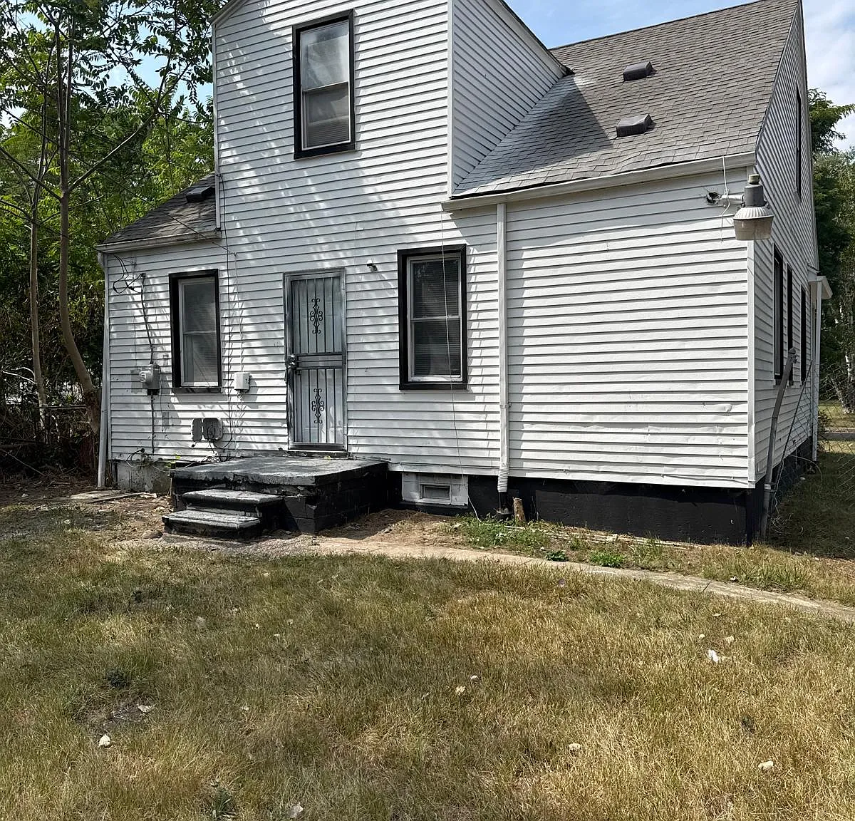 4 bed, 1150 sqft, $1,500 — Photo 2