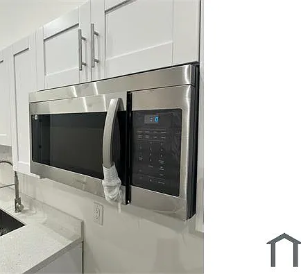 2 bed, 800 sqft, $2,496 — Photo 2