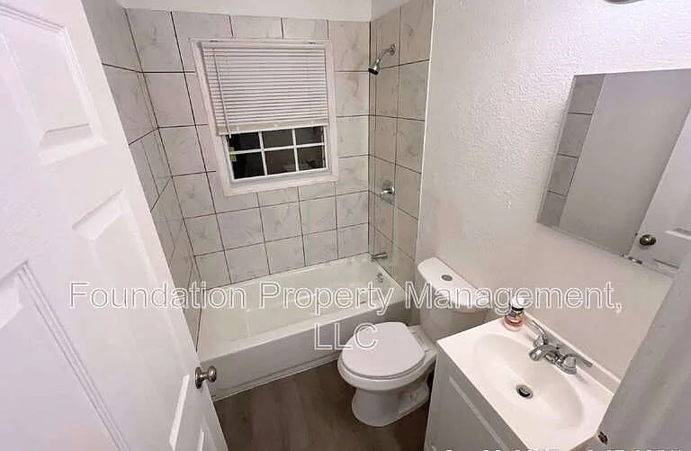 2773 Waverly Ave — Photo 10
