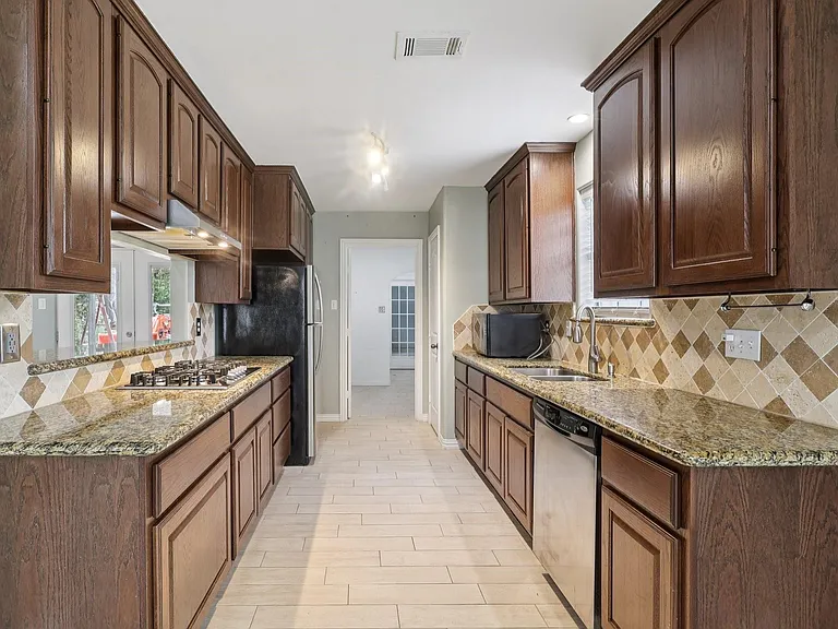 3919 Galway Ln — Photo 11