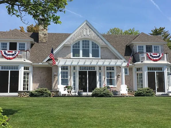 22 Wanaque Rd, Cape Neddick, ME 03902