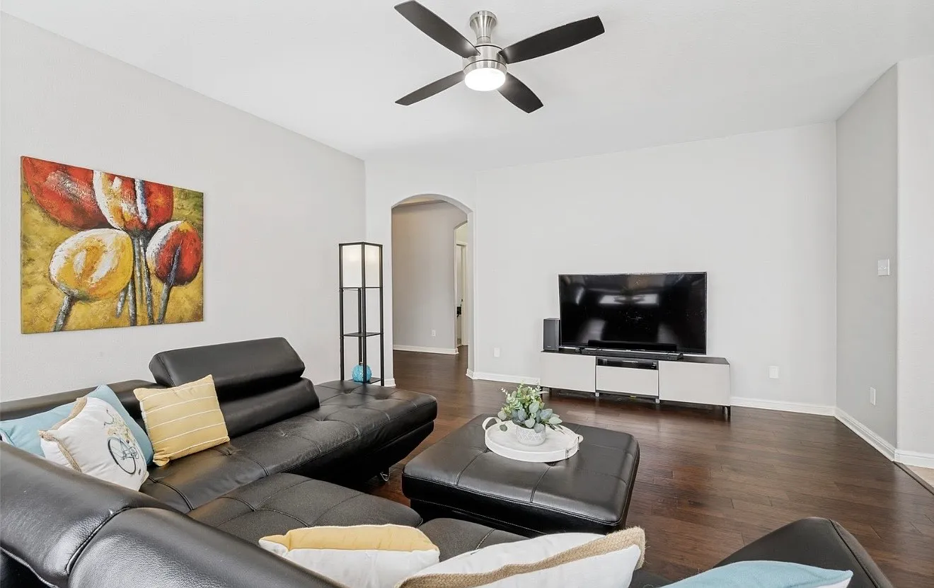 3 bed, 1534 sqft, $2,100 — Photo 3