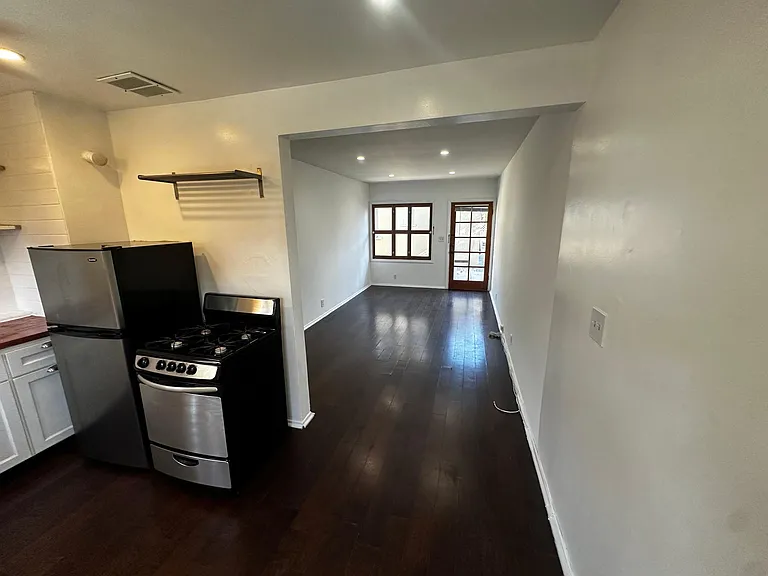 1177 N Hoover St #3/4 — Photo 11