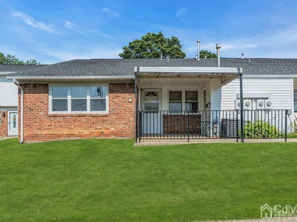 9 Galewood Dr, Matawan, NJ 07747