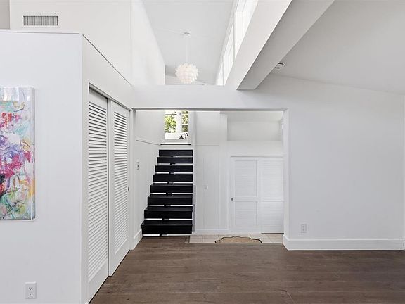 3rd image of 425 Partridge Cir