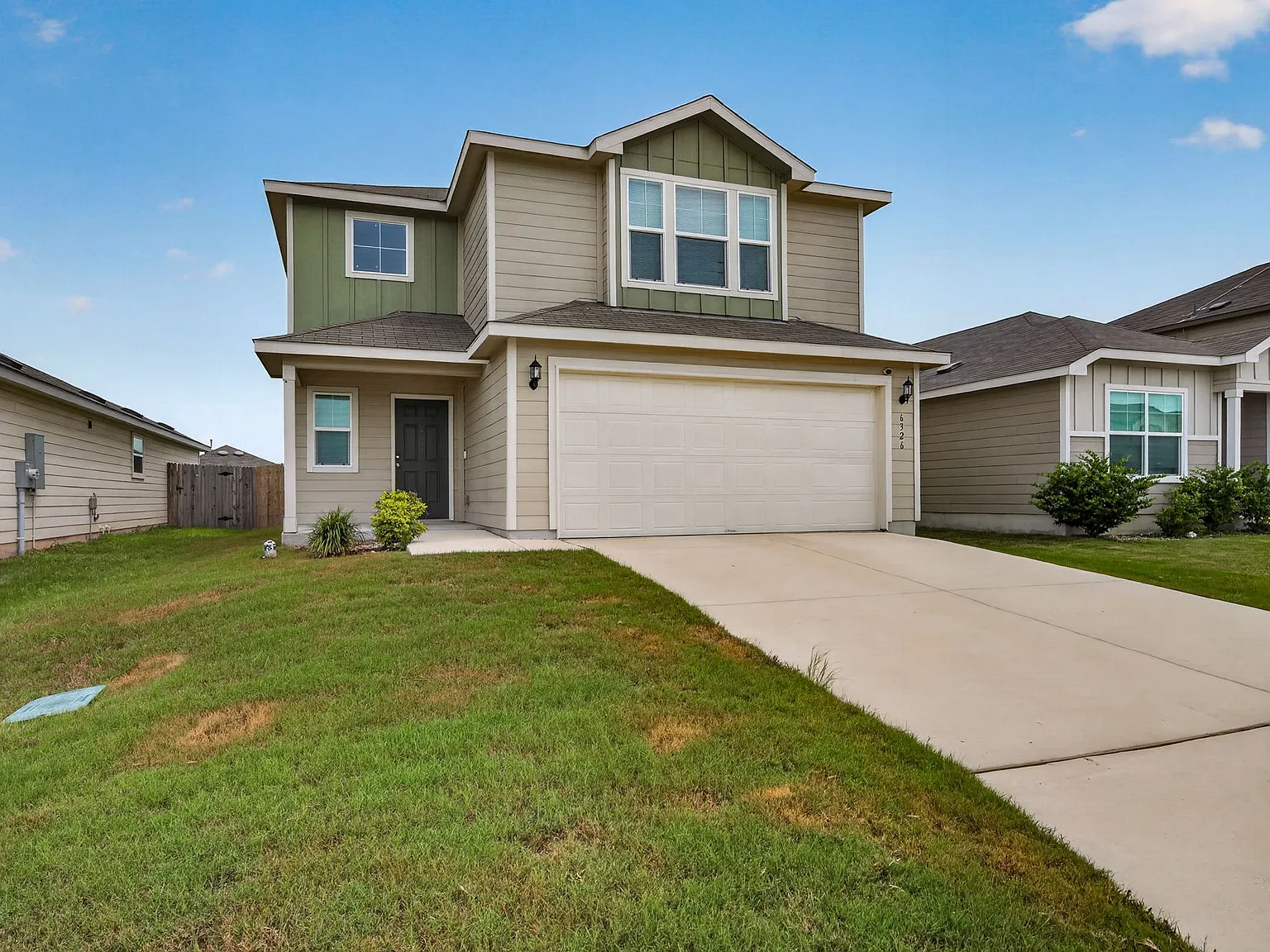 Spacious 4-Bed Home with Fenced Yard & Garage in San Antonio 2,103 Sq Ft of Comfort! — Photo 2