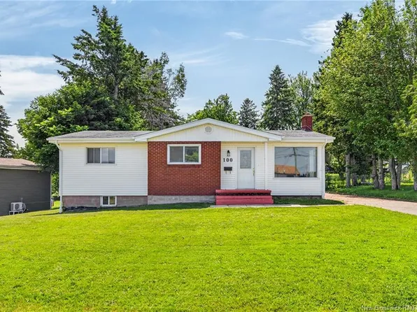 100 Arthur St, Memramcook, NB E4K 1Z8