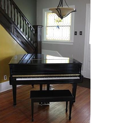 Foyer/babygrand