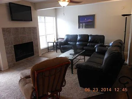 2 bed, 2.5 bath, 1430 sqft, $2,100 — Photo 3