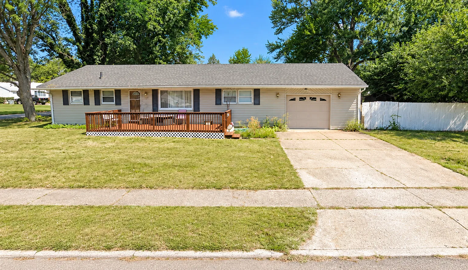 3 bed, 1400 sqft, $1,650 — Photo 1