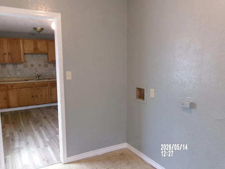 220 SW 24th St — Photo 6