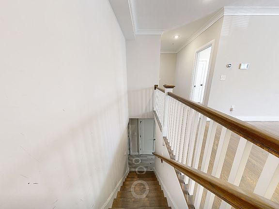 5th image of 791 Linden St #1