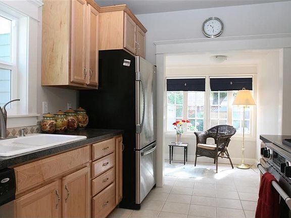 Stainless Appliances & Travertine Floors