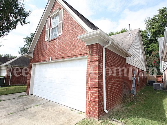 3rd image of 1921 Garden Leaf Dr